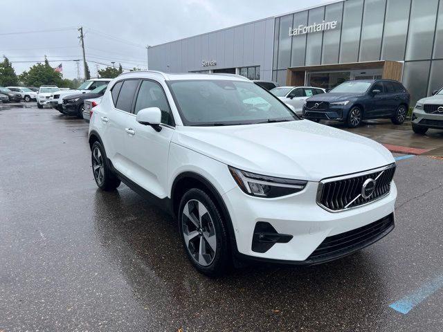 2024 Volvo XC40 Plus Bright Theme