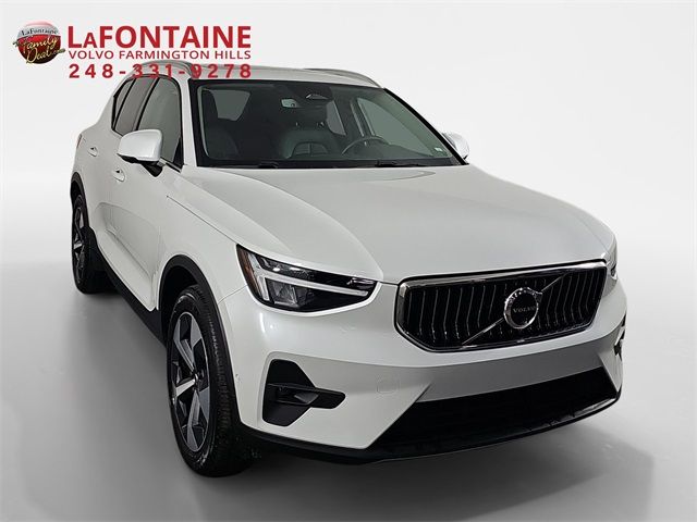 2024 Volvo XC40 Plus Bright Theme