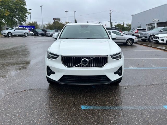 2024 Volvo XC40 Plus Bright Theme