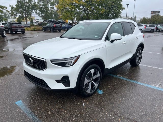 2024 Volvo XC40 Plus Bright Theme