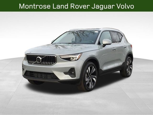 2024 Volvo XC40 Plus Bright Theme