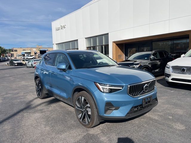 2024 Volvo XC40 Plus Bright Theme