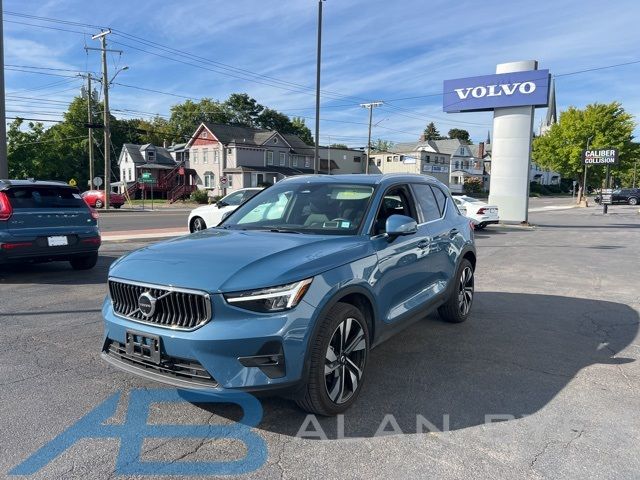 2024 Volvo XC40 Plus Bright Theme