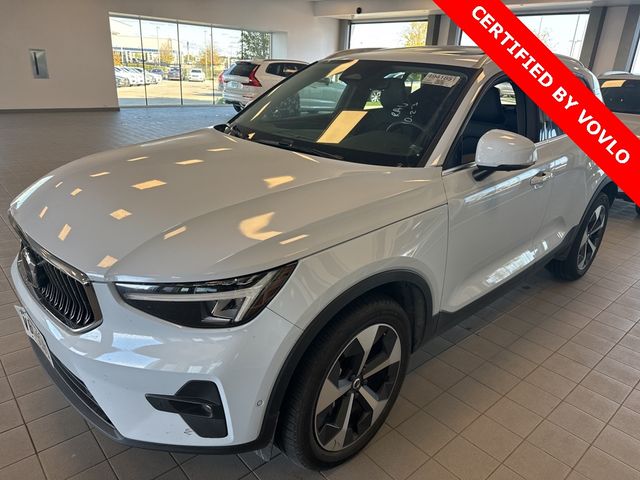 2024 Volvo XC40 Plus Bright Theme