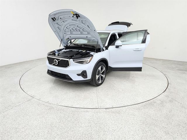 2024 Volvo XC40 Plus Bright Theme