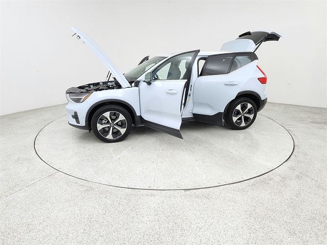 2024 Volvo XC40 Plus Bright Theme