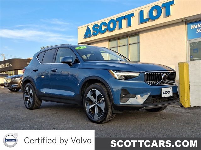 2024 Volvo XC40 Plus Bright Theme