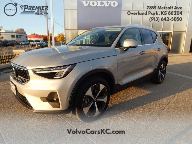 2024 Volvo XC40 Plus Bright Theme