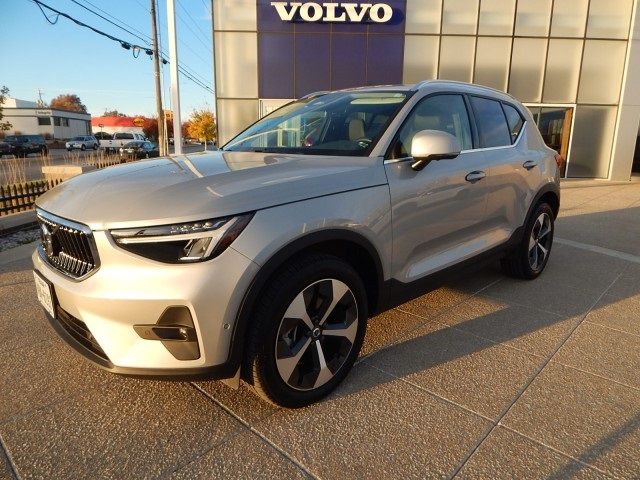 2024 Volvo XC40 Plus Bright Theme