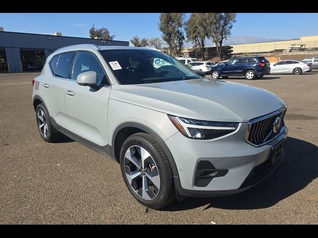 2024 Volvo XC40 Plus Bright Theme