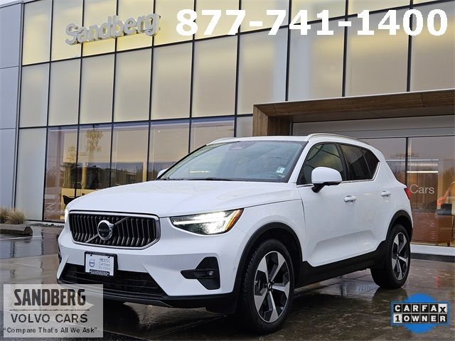 2024 Volvo XC40 Plus Bright Theme