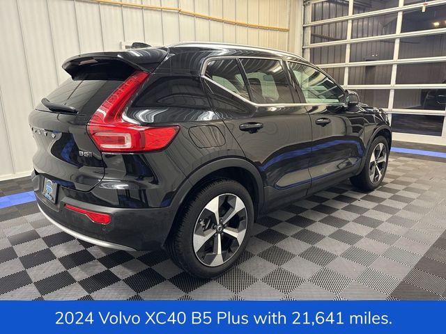 2024 Volvo XC40 Plus Bright Theme