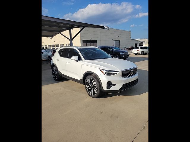 2024 Volvo XC40 Plus Bright Theme