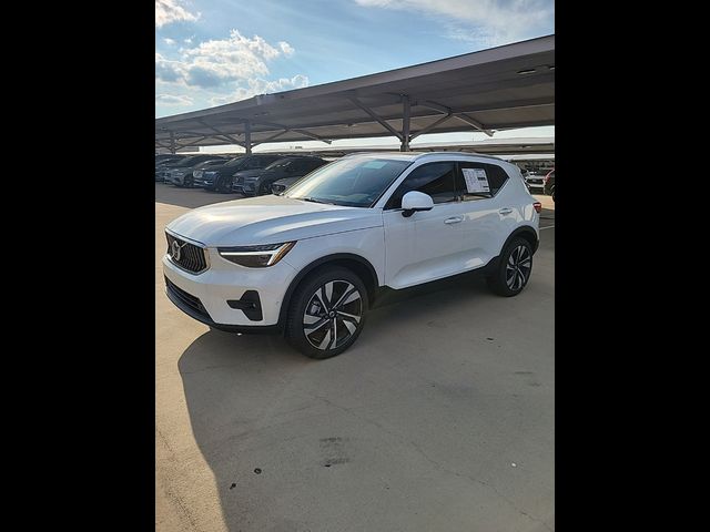 2024 Volvo XC40 Plus Bright Theme