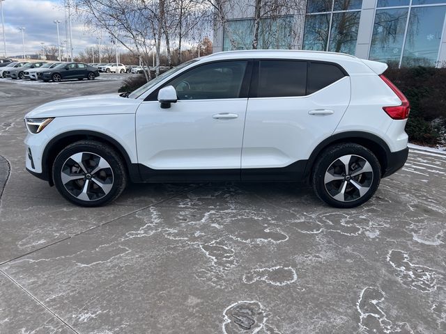 2024 Volvo XC40 Plus Bright Theme