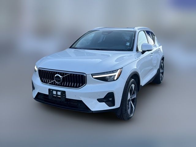 2024 Volvo XC40 Plus Bright Theme