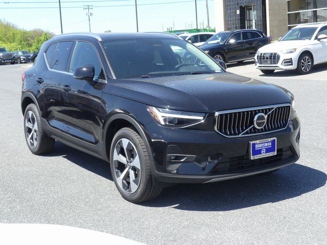 2024 Volvo XC40 Plus Bright Theme