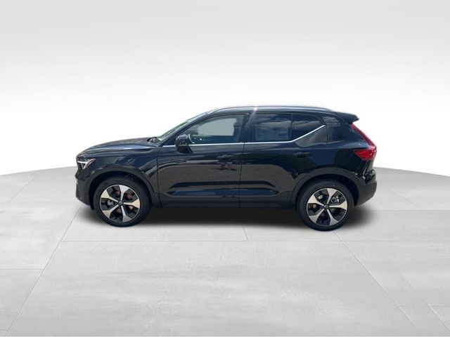 2024 Volvo XC40 Plus Bright Theme