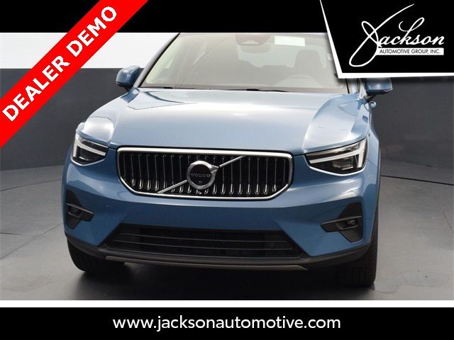 2024 Volvo XC40 Plus Bright Theme