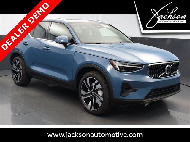 2024 Volvo XC40 Plus Bright Theme