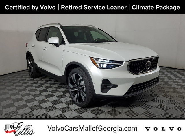 2024 Volvo XC40 Plus Bright Theme