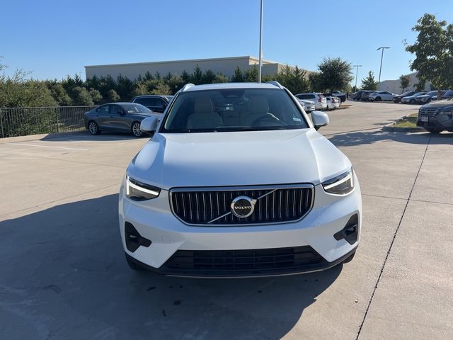 2024 Volvo XC40 Plus Bright Theme