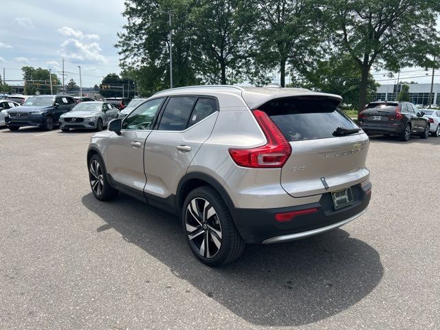 2024 Volvo XC40 Plus Bright Theme