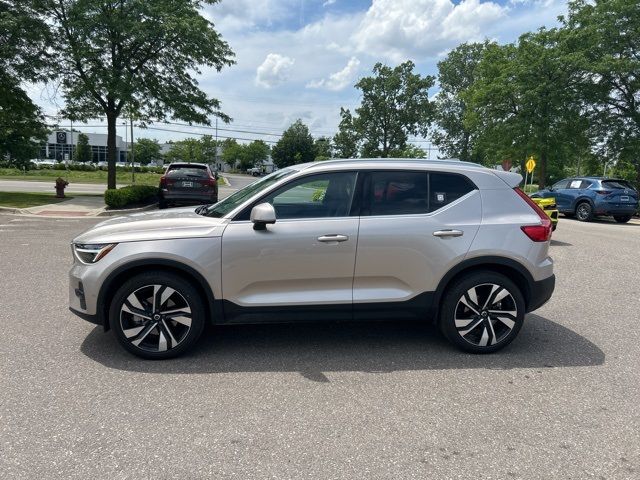 2024 Volvo XC40 Plus Bright Theme