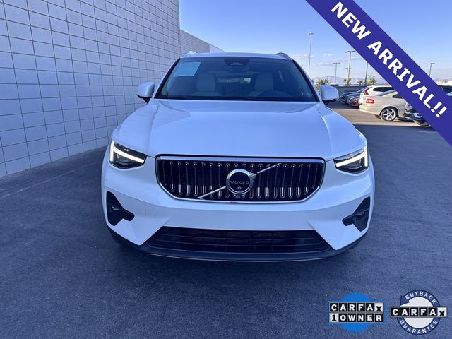 2024 Volvo XC40 Plus Bright Theme