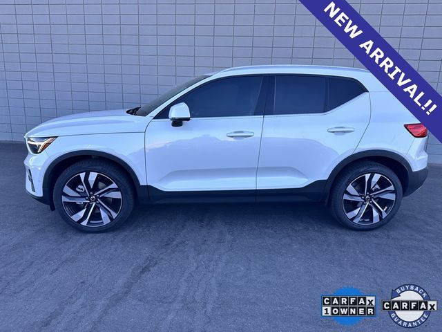 2024 Volvo XC40 Plus Bright Theme