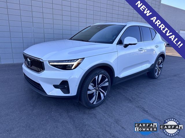 2024 Volvo XC40 Plus Bright Theme