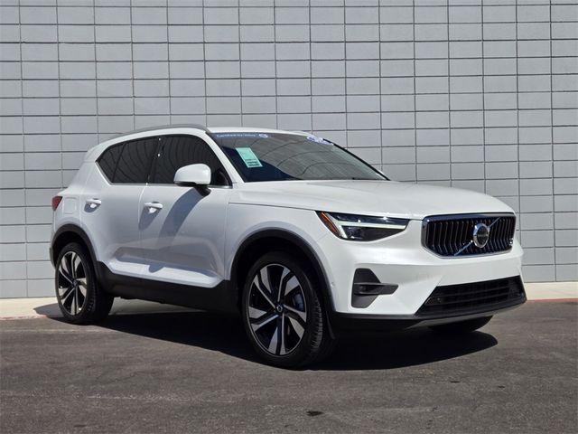 2024 Volvo XC40 Plus Bright Theme