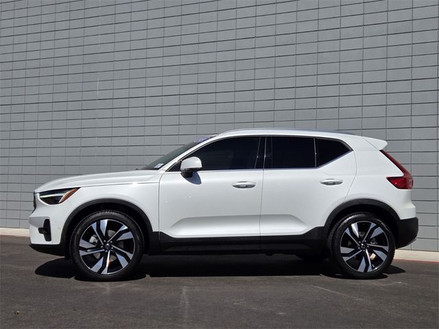 2024 Volvo XC40 Plus Bright Theme