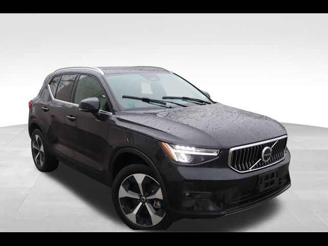 2024 Volvo XC40 Plus Bright Theme