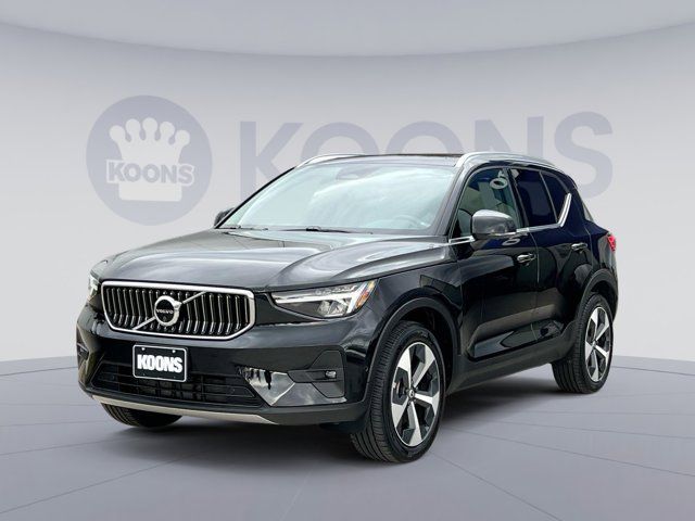 2024 Volvo XC40 Plus Bright Theme