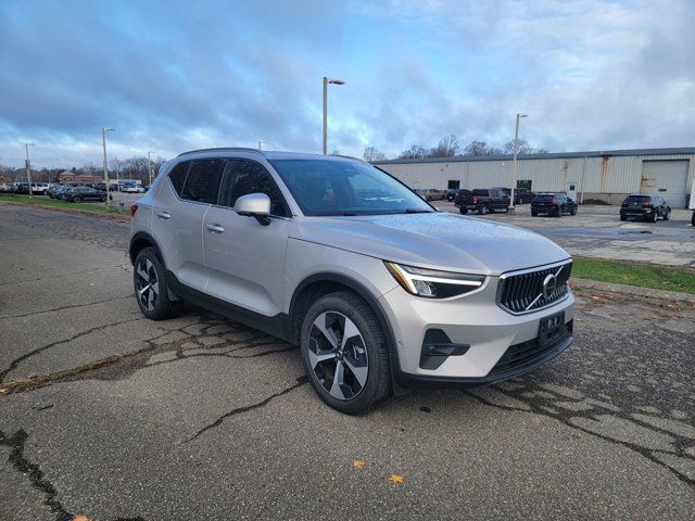 2024 Volvo XC40 Plus Bright Theme