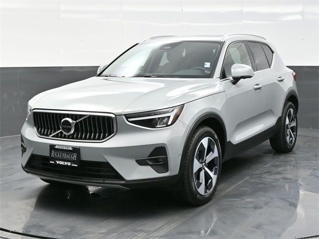 2024 Volvo XC40 Plus Bright Theme