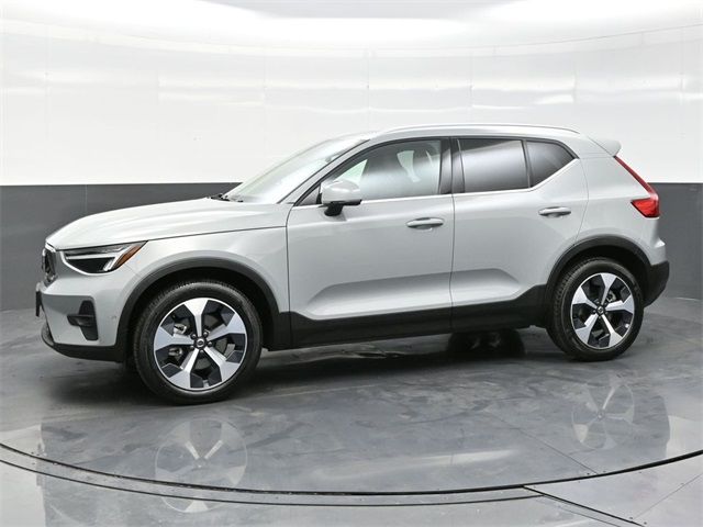 2024 Volvo XC40 Plus Bright Theme