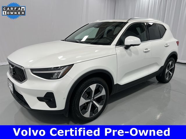 2024 Volvo XC40 Plus Bright Theme