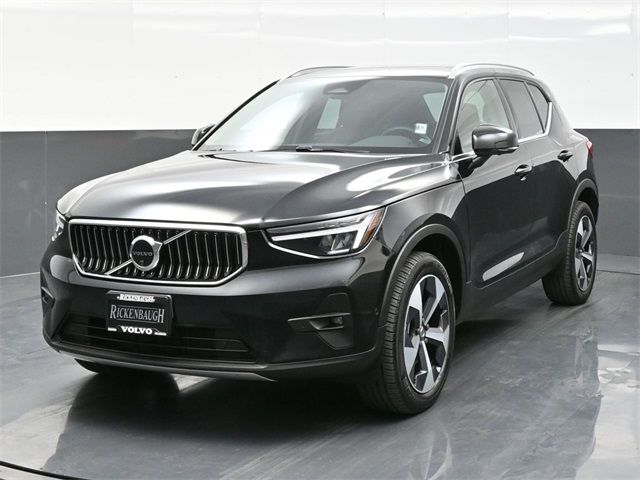 2024 Volvo XC40 Plus Bright Theme