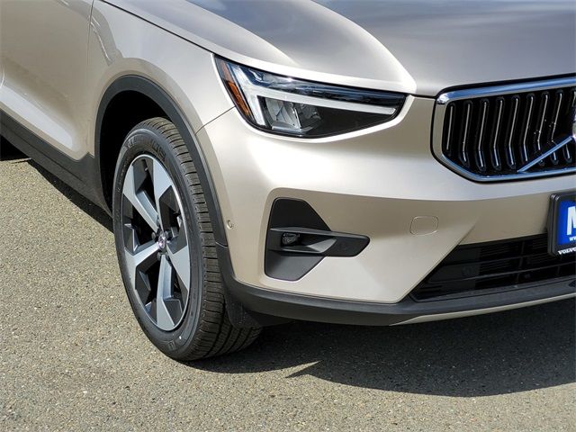 2024 Volvo XC40 Plus Bright Theme