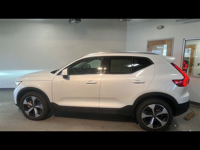 2024 Volvo XC40 Plus Bright Theme