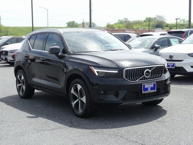 2024 Volvo XC40 Plus Bright Theme