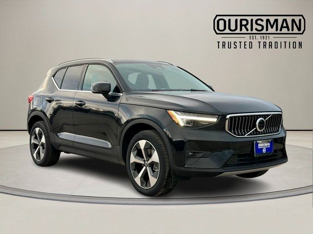 2024 Volvo XC40 Plus Bright Theme