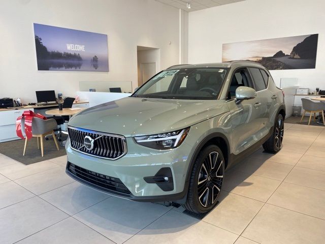 2024 Volvo XC40 Plus Bright Theme