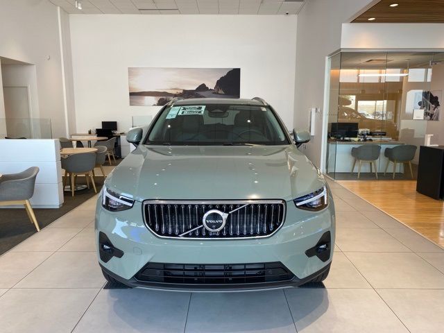 2024 Volvo XC40 Plus Bright Theme