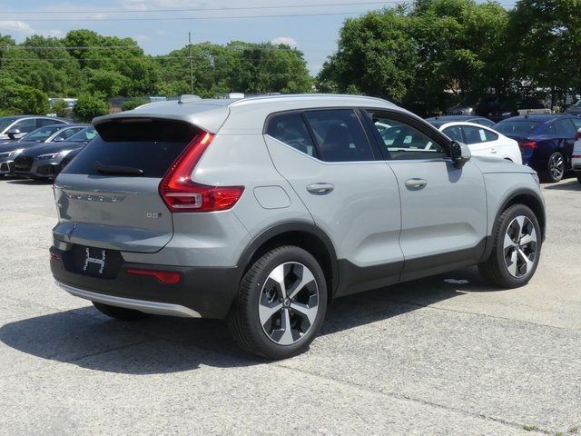 2024 Volvo XC40 Plus Bright Theme