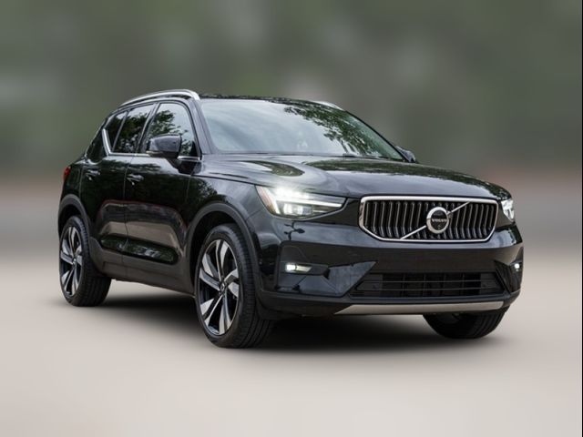 2024 Volvo XC40 Plus Bright Theme