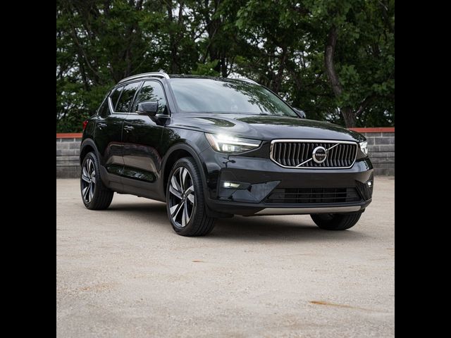 2024 Volvo XC40 Plus Bright Theme
