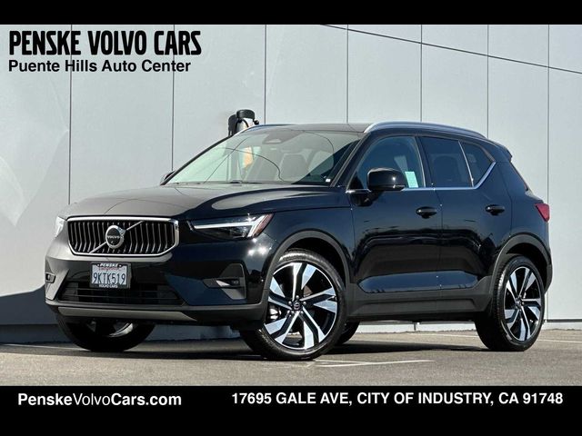 2024 Volvo XC40 Plus Bright Theme